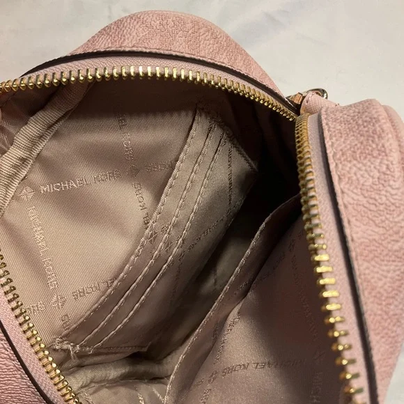 Authentic Michael Kors Crossbody - Picture 8 of 9